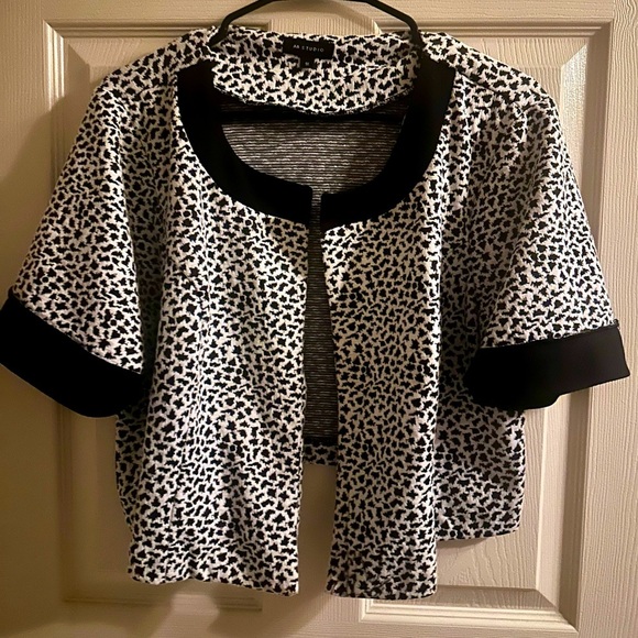 Women’s AA Studio Short Sleeve Cropped Cardigan with Crew Neck Black/Gray Sz 1X - Picture 1 of 4